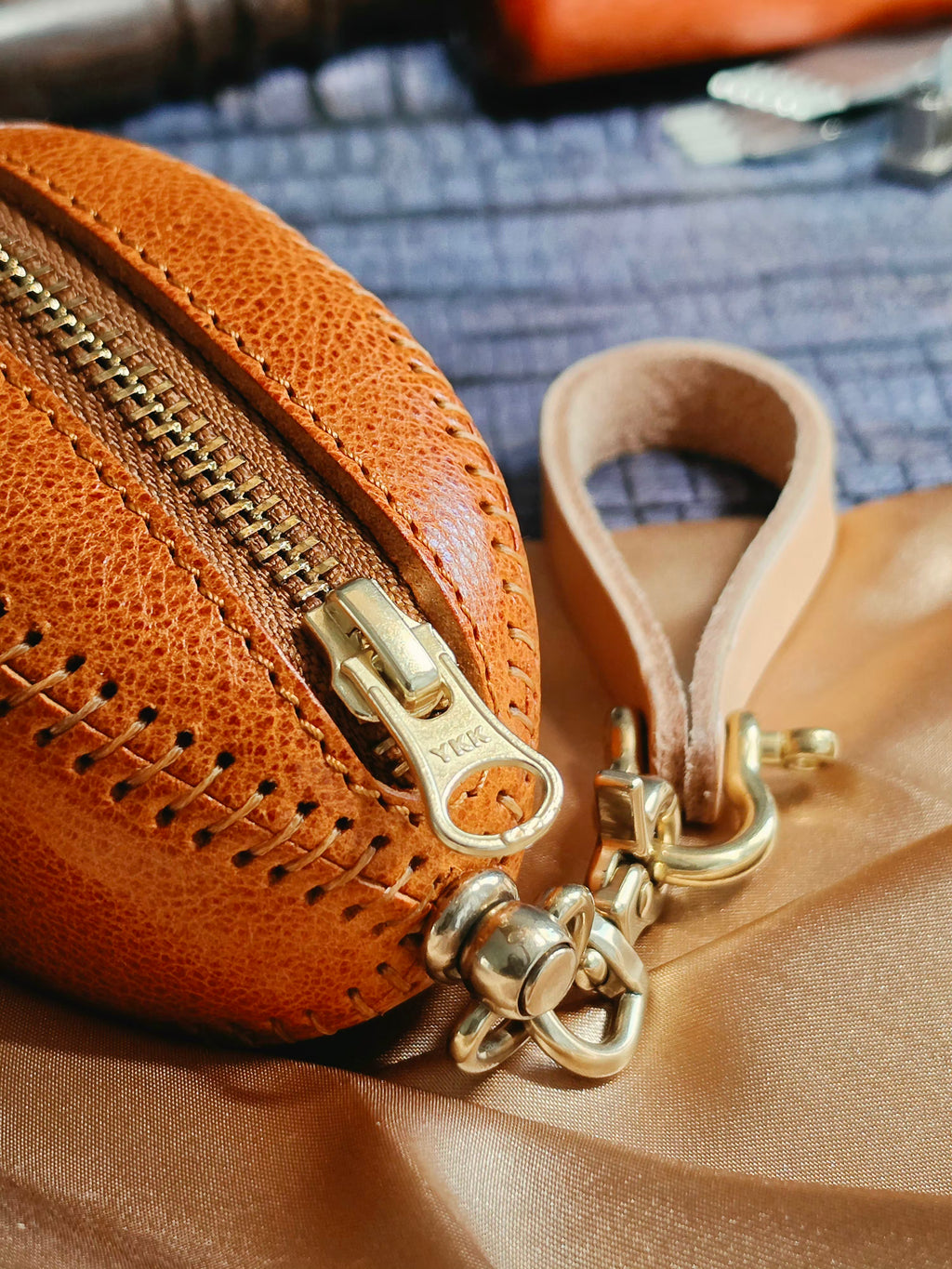 Ephem Sculpted Leather Ergonomic Coin Purse