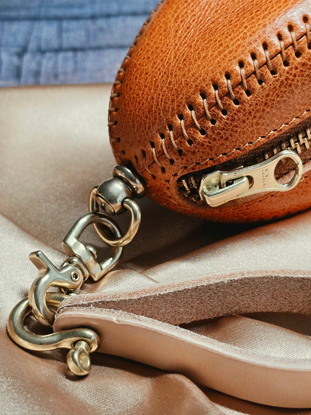 Ephem Sculpted Leather Ergonomic Coin Purse