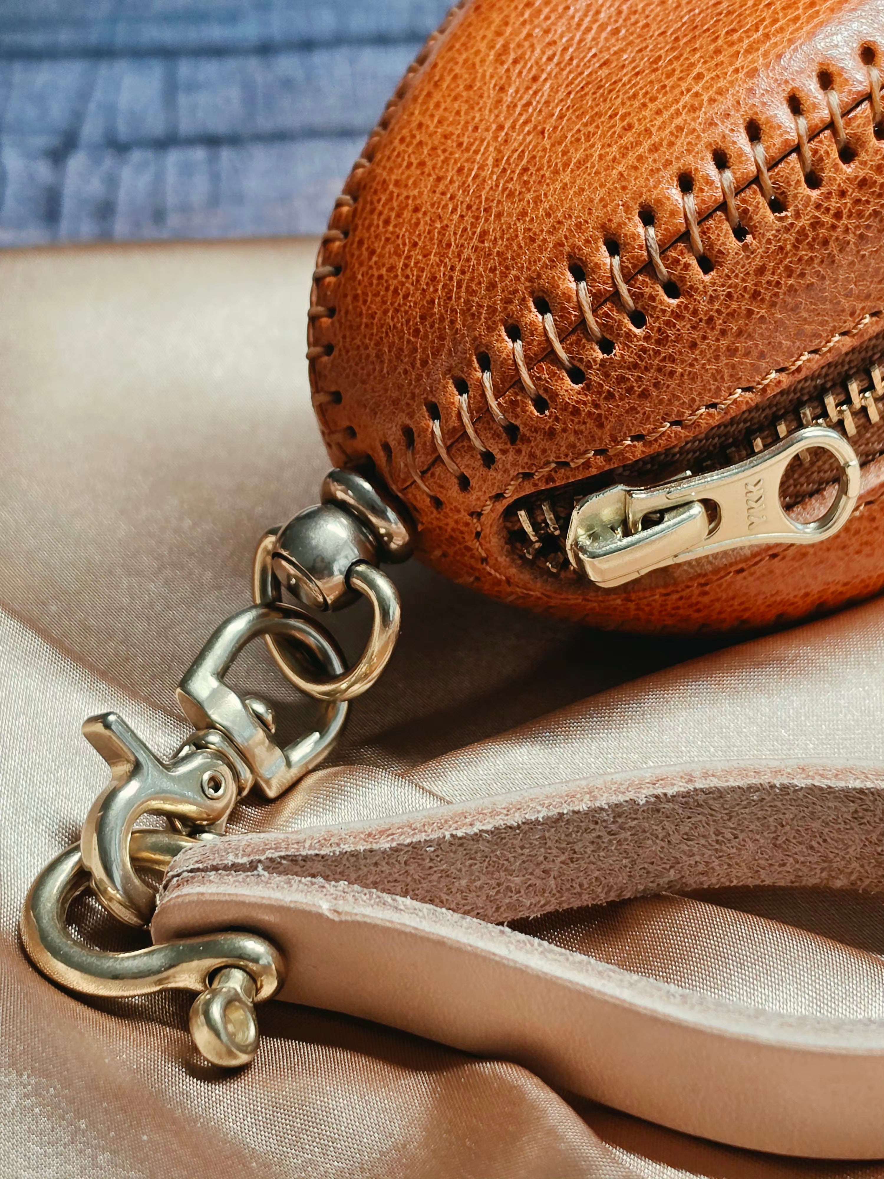 Ephem Sculpted Leather Ergonomic Coin Purse