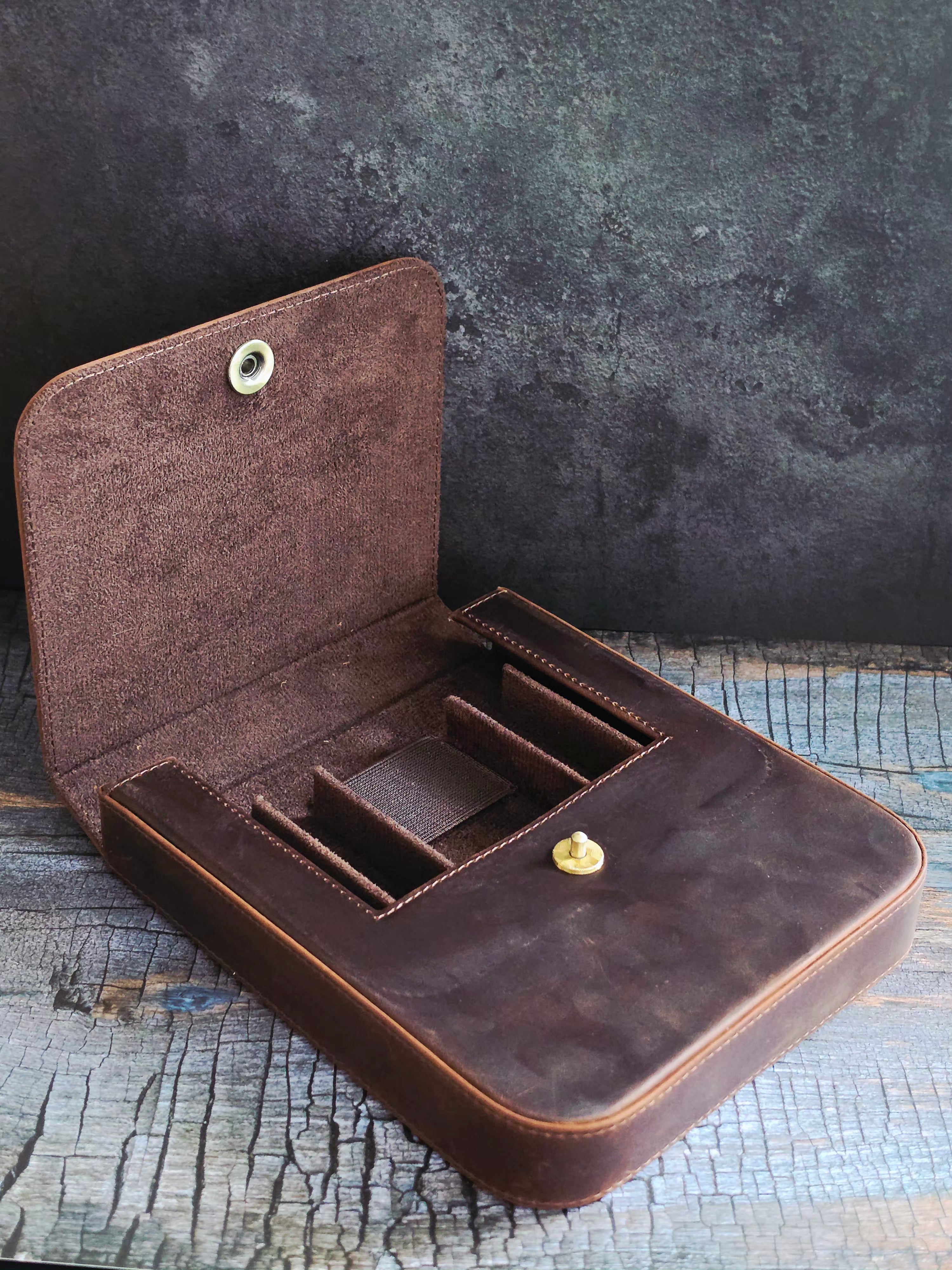 Ephem Vintage Crazy-Horse Leather Cigar Organizer Clutch