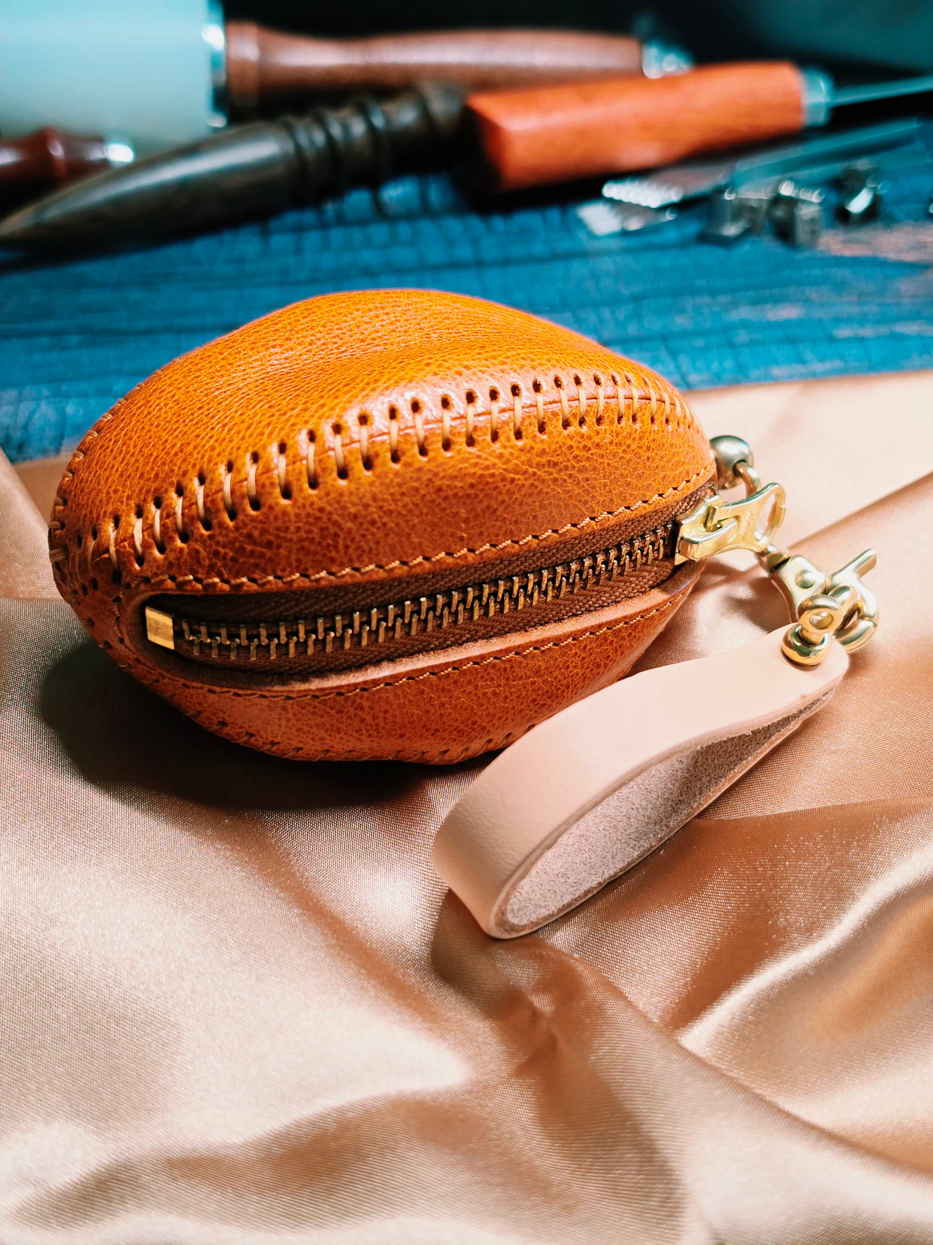 Ephem Sculpted Leather Ergonomic Coin Purse