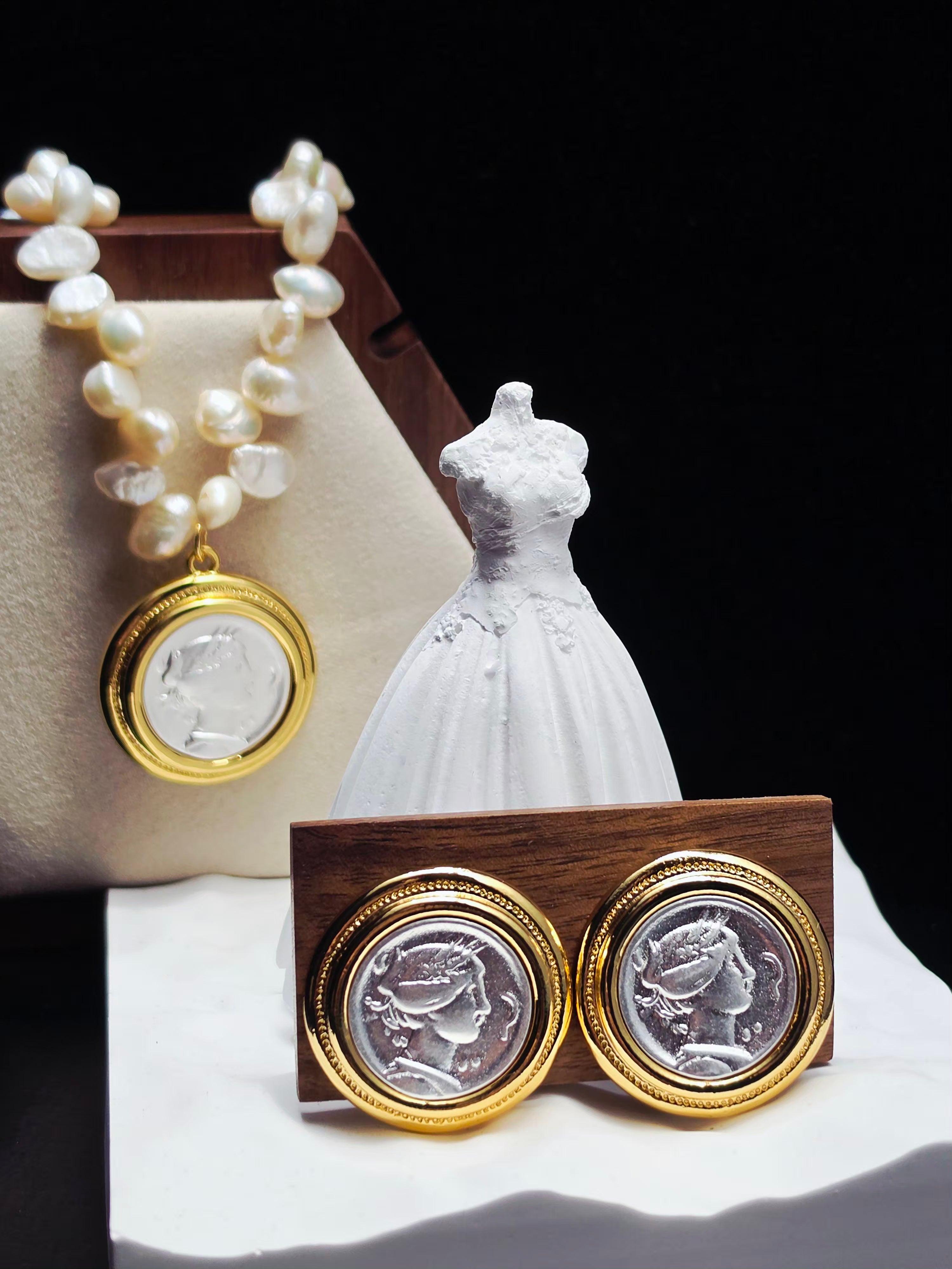 The Mythos Cameo